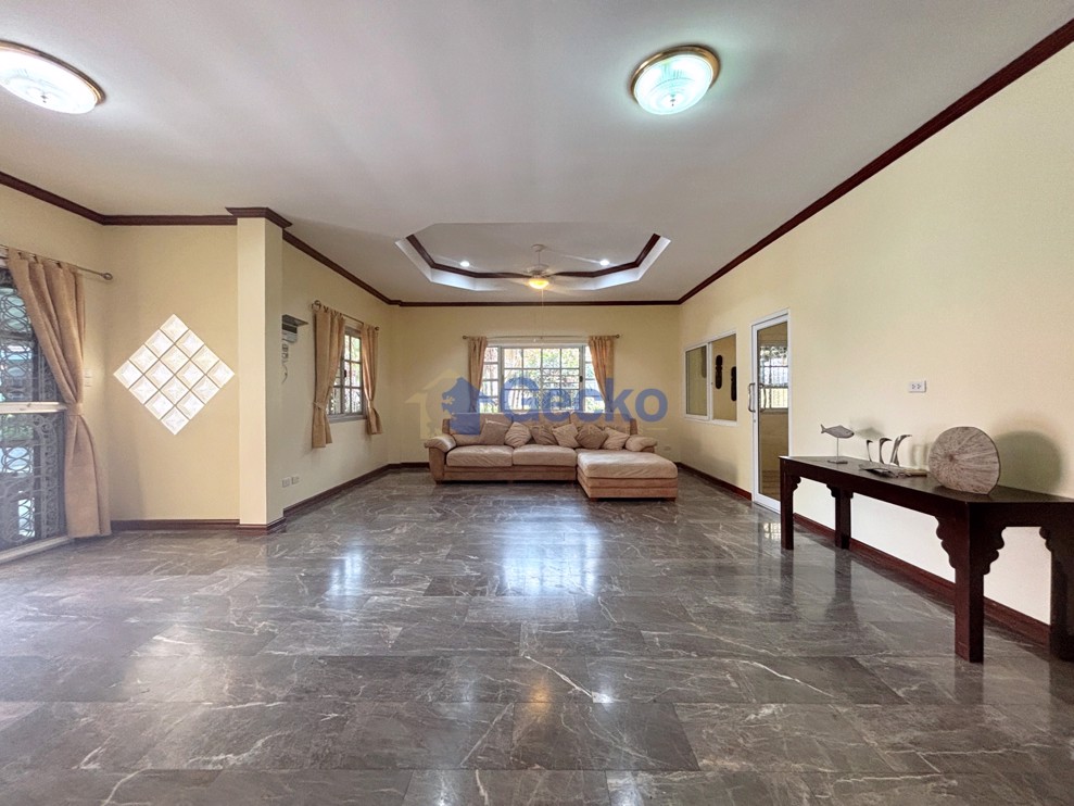 3 Bedrooms House in Wonderland 1  North Pattaya H013276 (Photo 1)