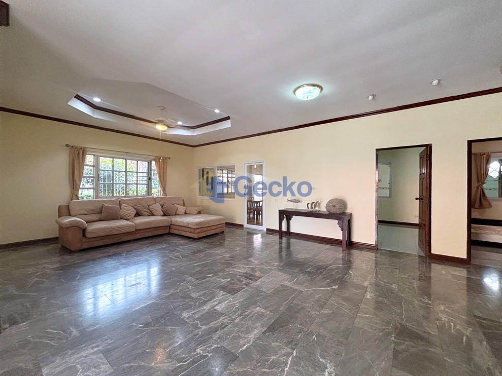 3 Bedrooms House in Wonderland 1  North Pattaya H013276 (Photo 3)