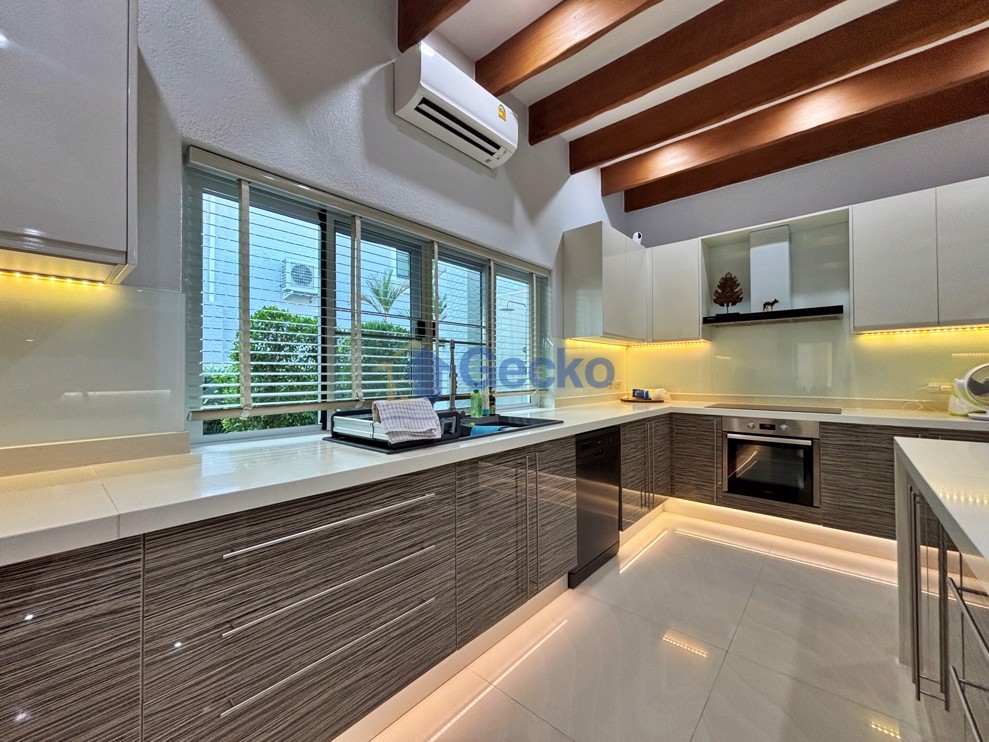 3 Bedrooms House in Santa Maria  East Pattaya H013269 (Photo 4)