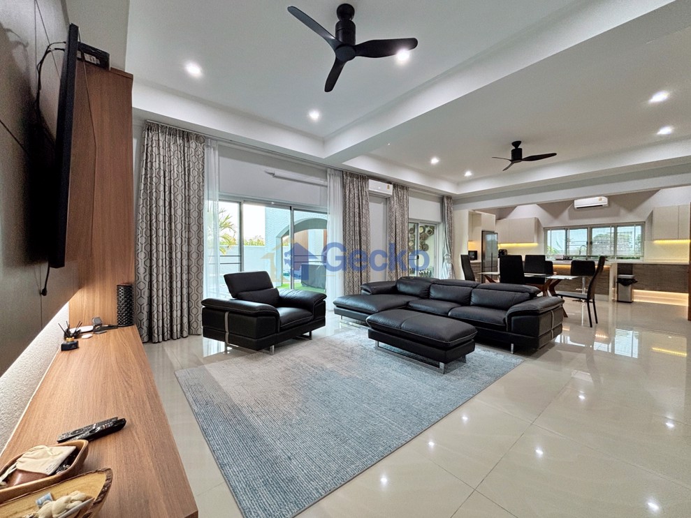 3 Bedrooms House in Santa Maria  East Pattaya H013269 (Photo 2)