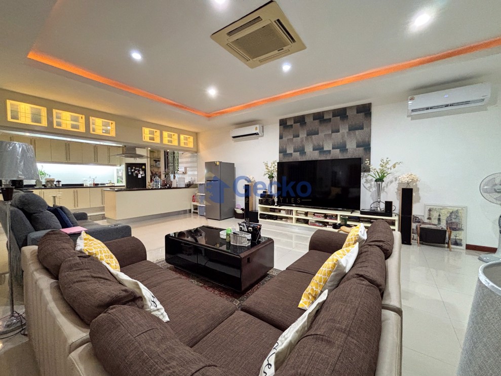 4 Bedrooms House in The Regent Estate Village 2  East Pattaya H013278 (Photo 4)