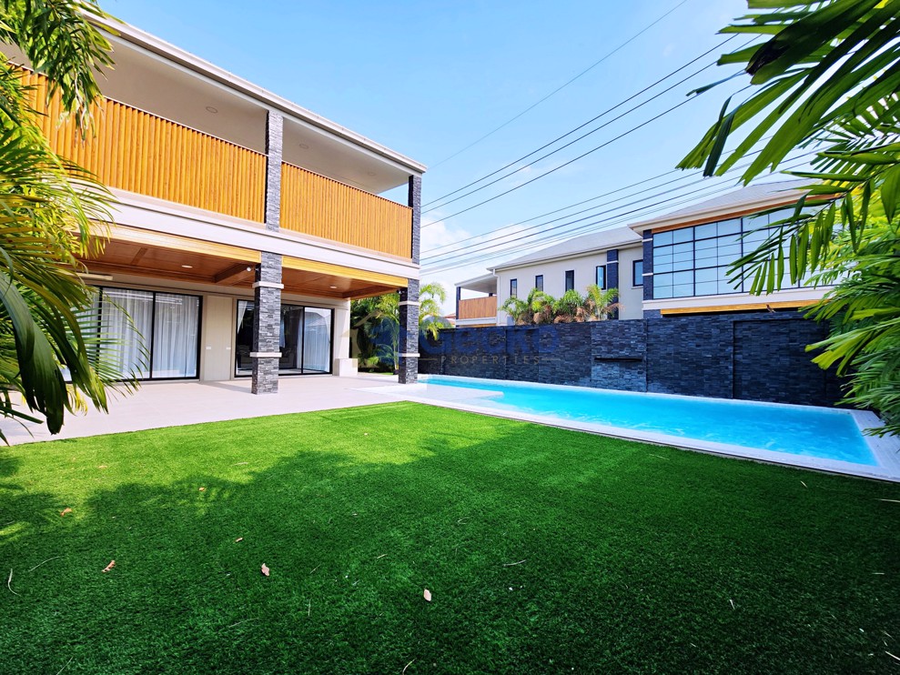 4 Bedrooms House in The Shades Villas  East Pattaya H013279 (Photo 2)