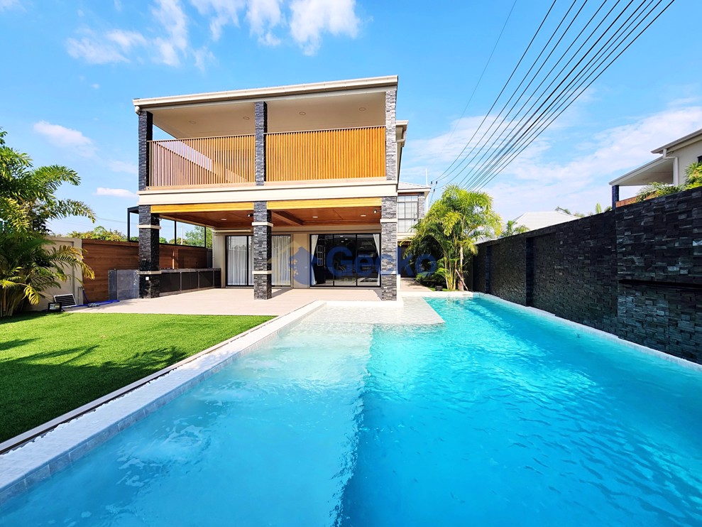 4 Bedrooms House in The Shades Villas  East Pattaya H013279 (Photo 1)