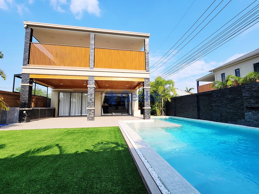 4 Bedrooms House in The Shades Villas  East Pattaya H013279 (Photo 3)