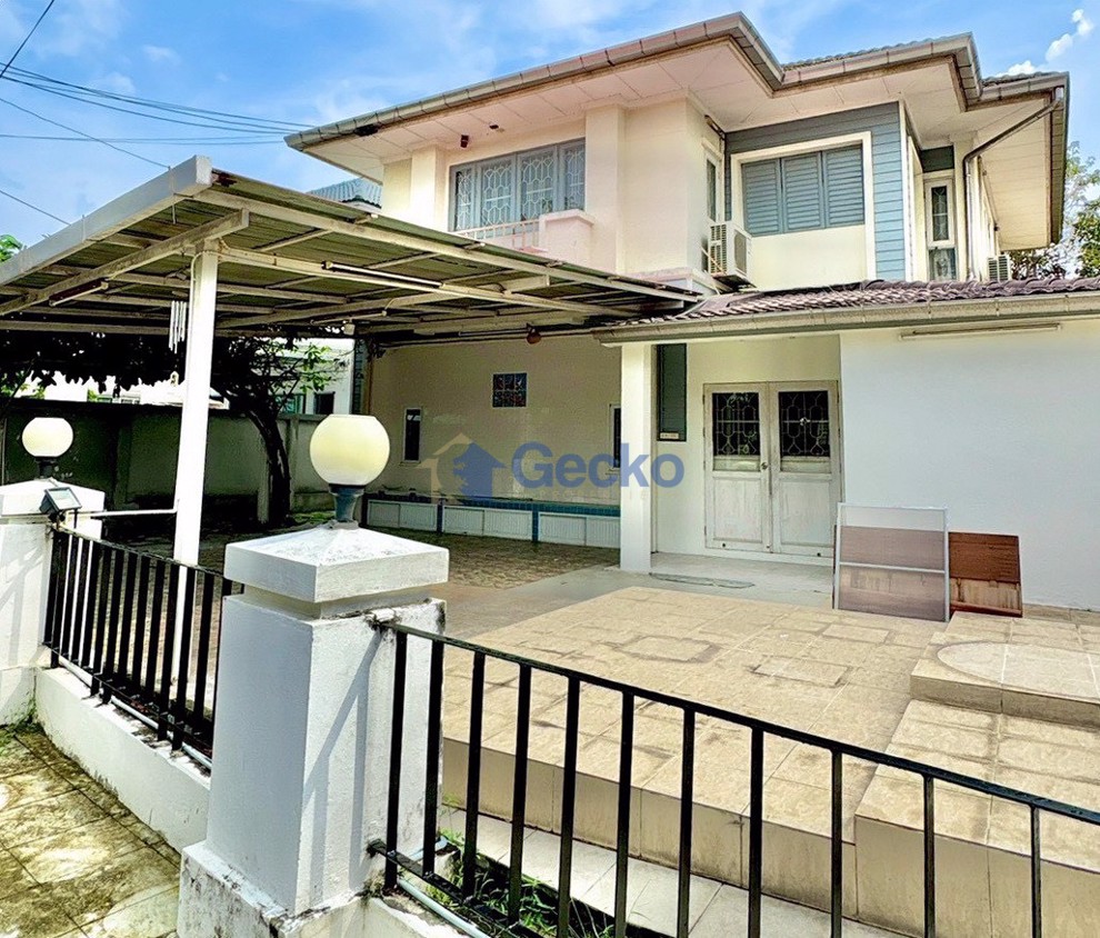 4 Bedrooms House in Baan Suan Lalana  Jomtien H013280 (Photo 1)
