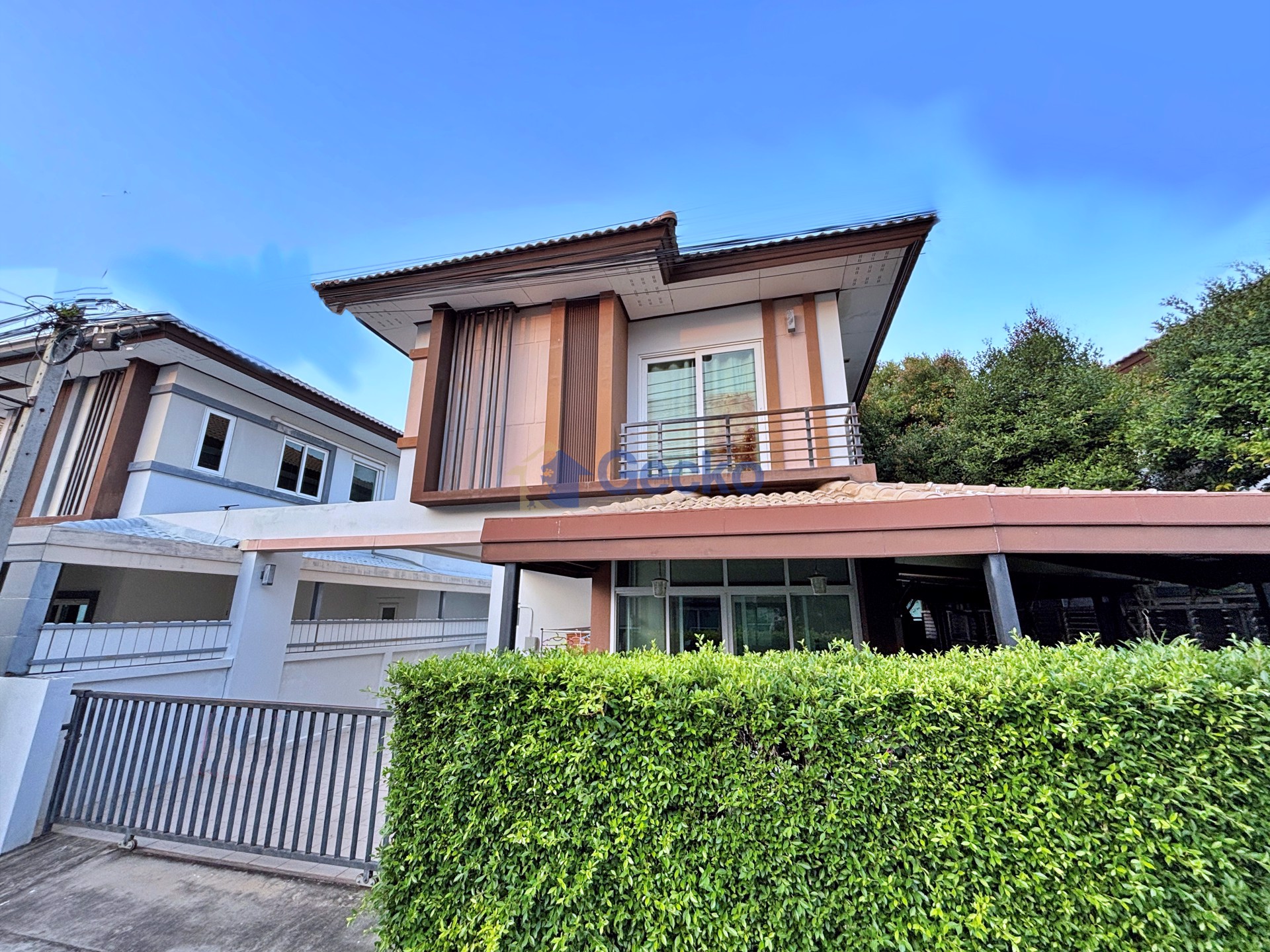 3 Bedrooms House in The Pattalet  East Pattaya H013284