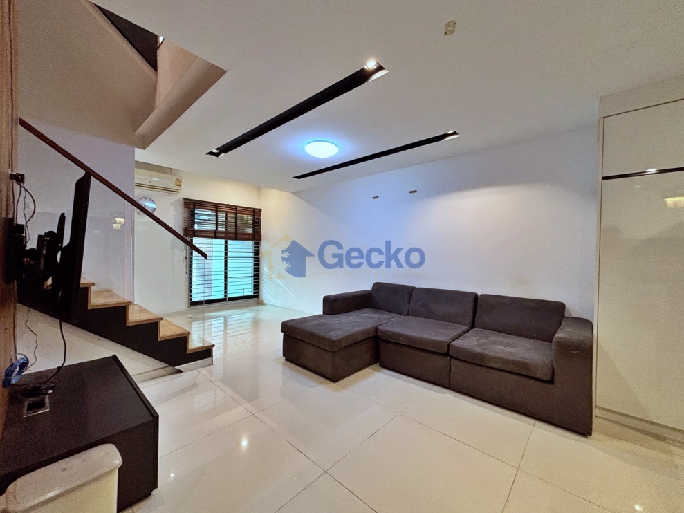 4 Bedrooms House in The Win Khao Talo  East Pattaya H013285 (Photo 2)