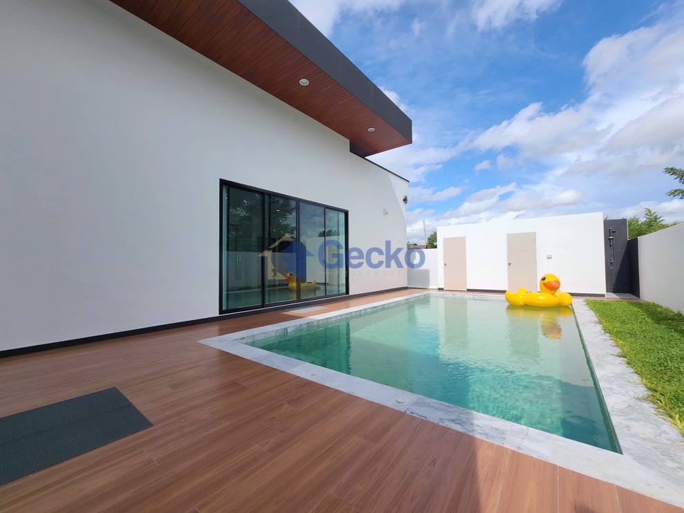 4 Bedrooms House  East Pattaya H012790 (Photo 3)