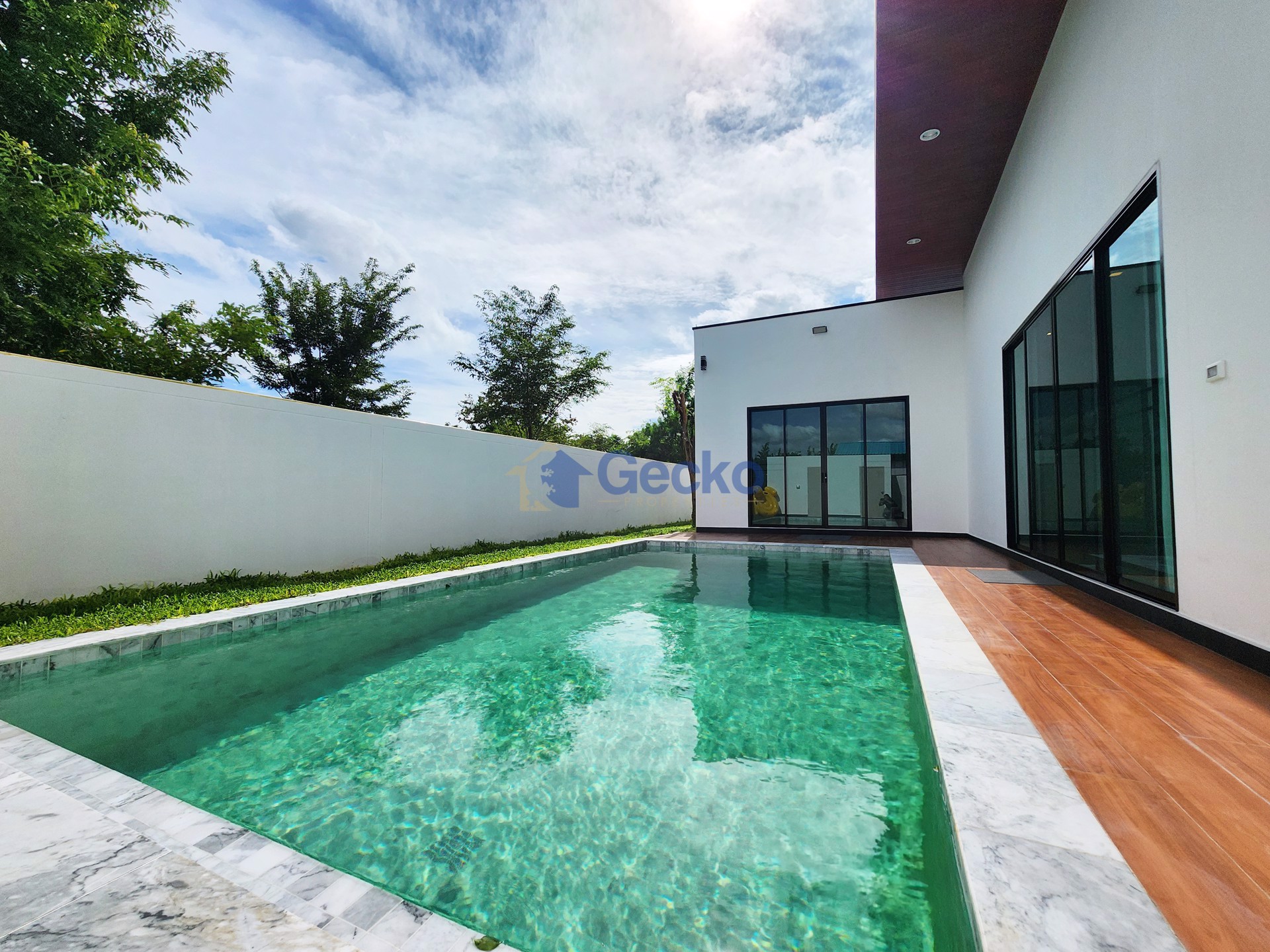 4 Bedrooms House  East Pattaya H012790