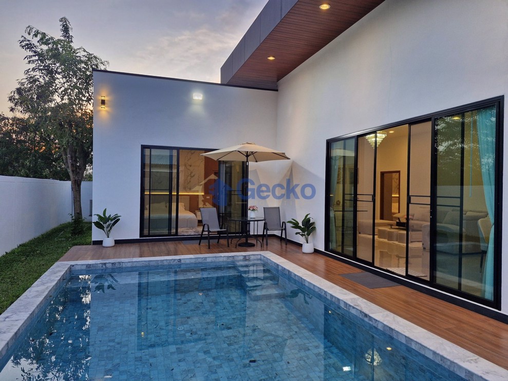 4 Bedrooms House  East Pattaya H012790 (Photo 1)