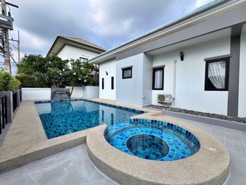 3 Bedrooms House in Patta Village  East Pattaya H013300