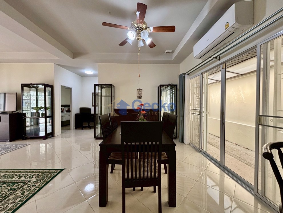 3 Bedrooms House in Green Field Villa 3  East Pattaya H013306 (Photo 3)