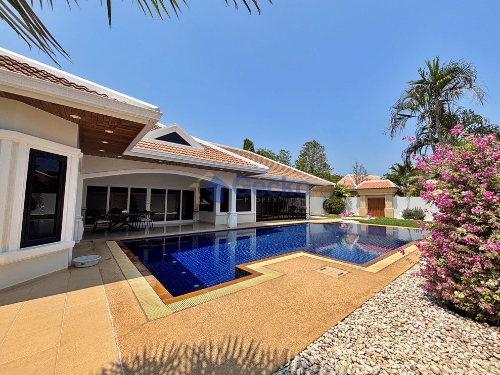 3 Bedrooms House in Jomtien Park Villas  Jomtien H013313 (Photo 1)