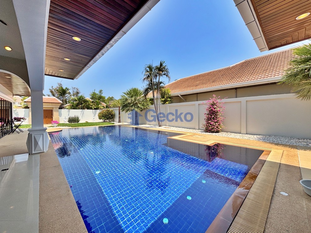3 Bedrooms House in Jomtien Park Villas  Jomtien H013313 (Photo 3)