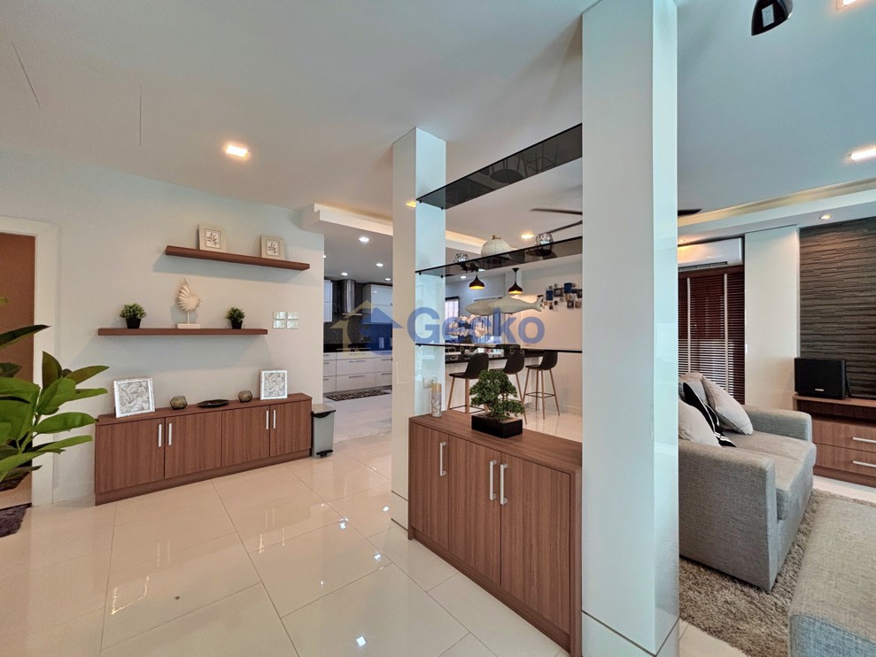 5 Bedrooms House in Green Field Villa 1  East Pattaya H013316 (Photo 4)