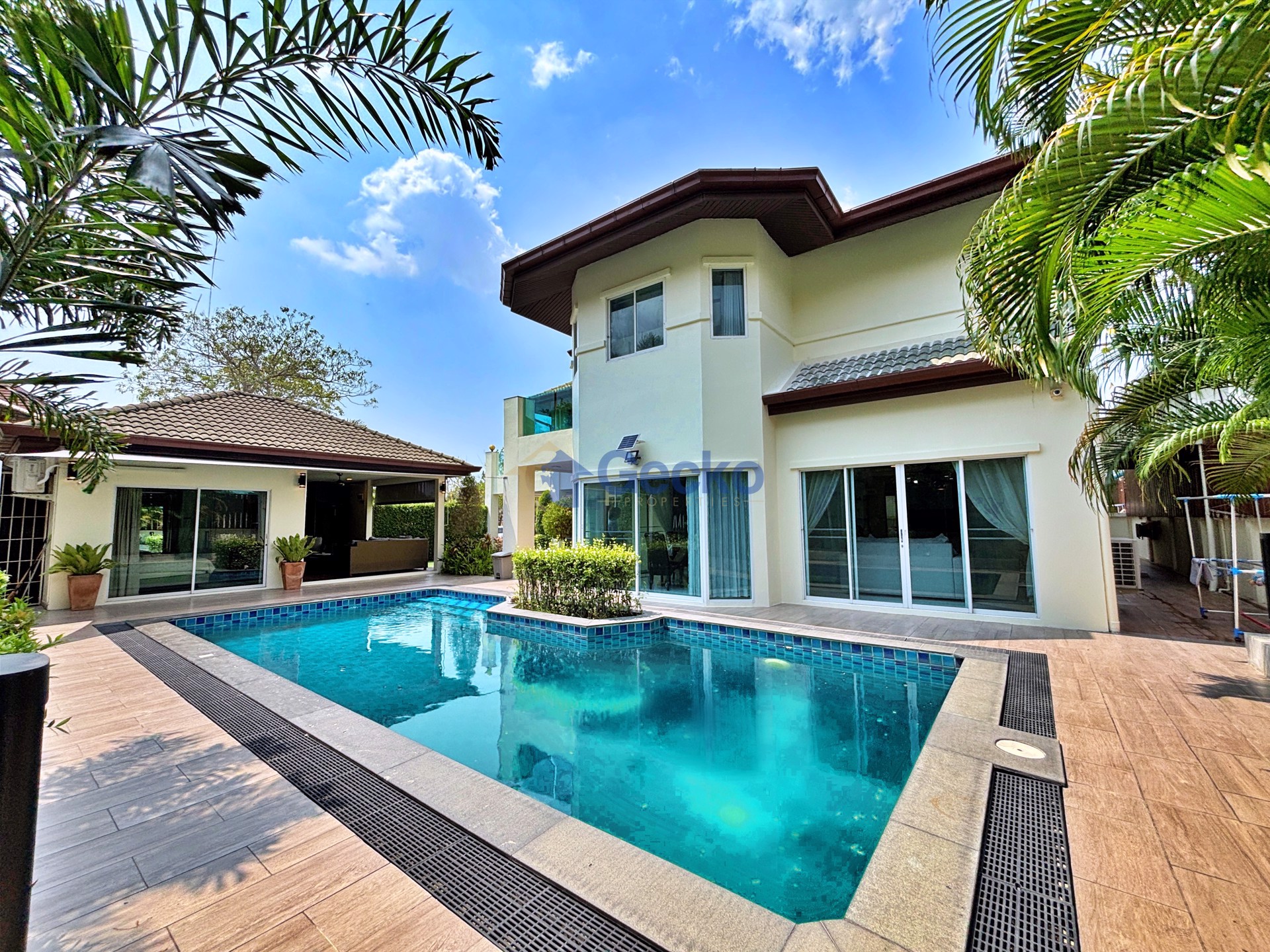 5 Bedrooms House in Green Field Villa 1  East Pattaya H013316