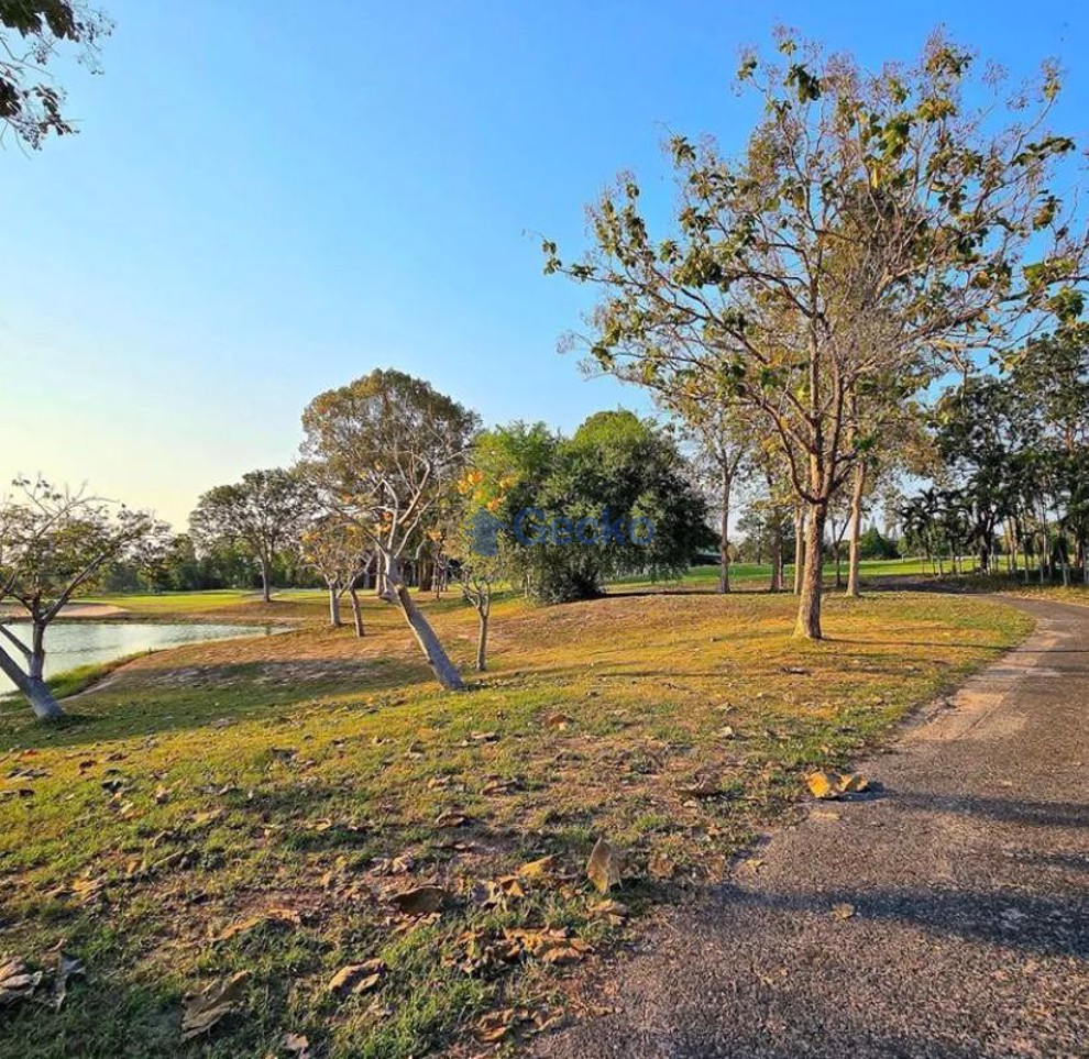 Land available in Na Jomtien L013327 (Photo 1)