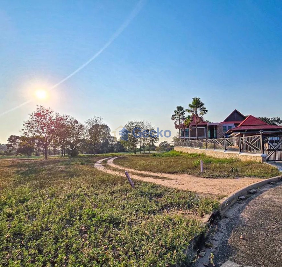 Land available in Na Jomtien L013327 (Photo 4)