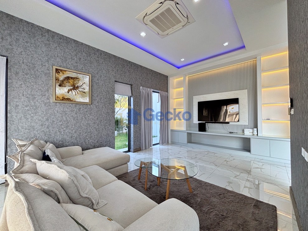 5 Bedrooms House  East Pattaya H011777 (Photo 4)