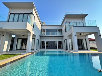 5 Bedrooms House  East Pattaya H011777