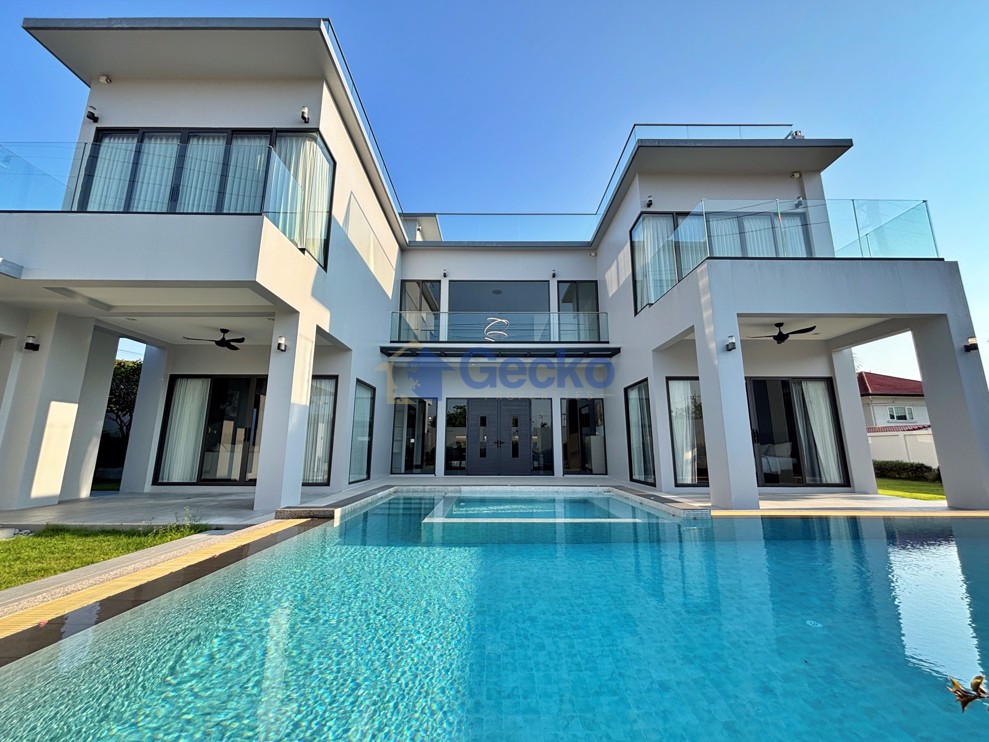 5 Bedrooms House  East Pattaya H011777 (Cover Photo)