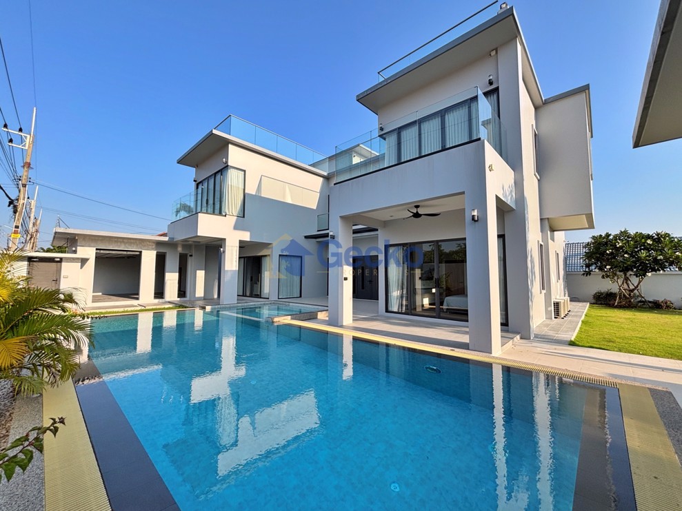 5 Bedrooms House  East Pattaya H011777 (Photo 1)