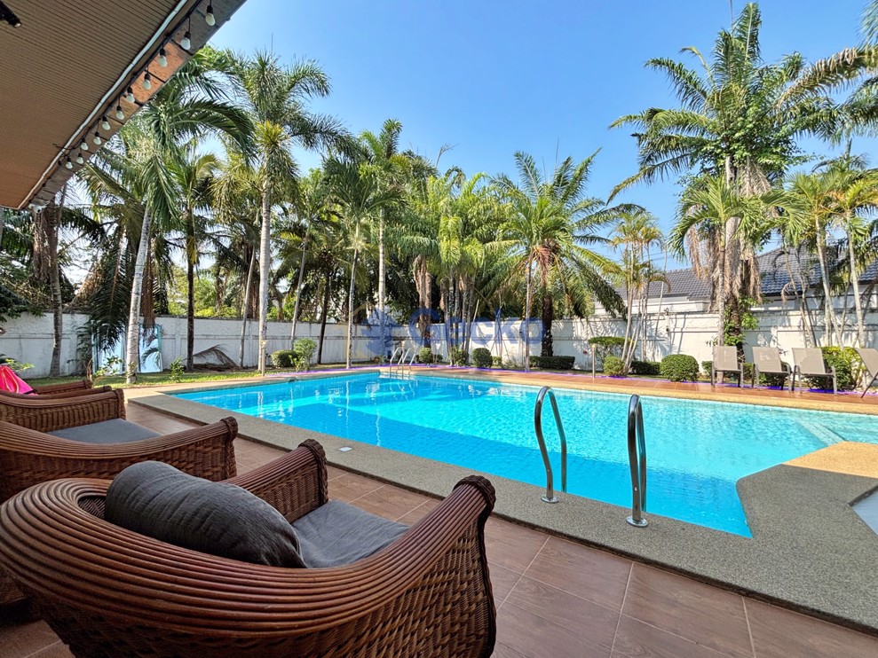 5 Bedrooms House  East Pattaya H013346 (Photo 1)