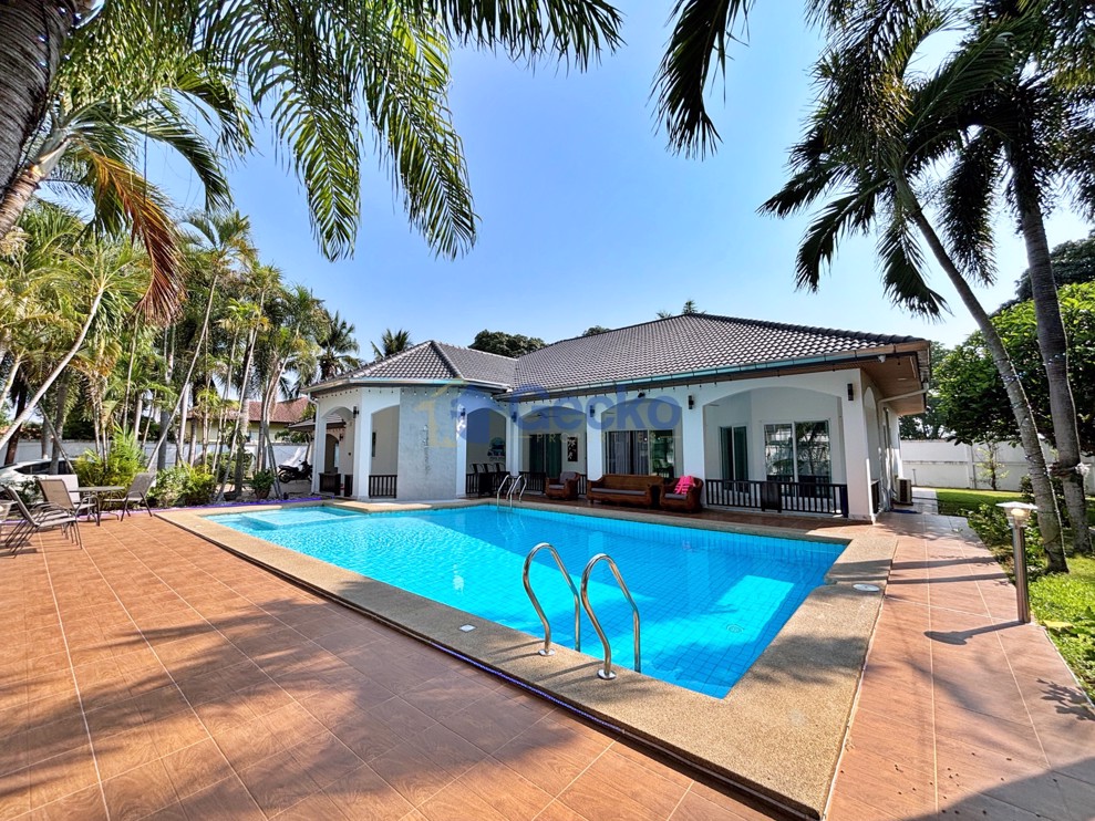 5 Bedrooms House  East Pattaya H013346 (Cover Photo)
