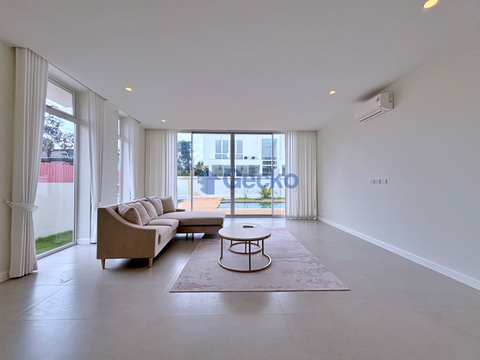 5 Bedrooms House in Maysaya Homes  East Pattaya H013355 (Photo 3)