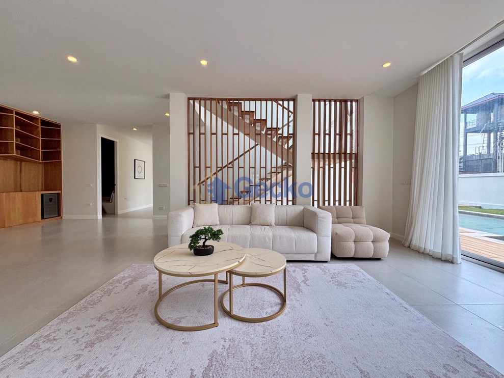 5 Bedrooms House in Maysaya Homes  East Pattaya H013355 (Photo 4)