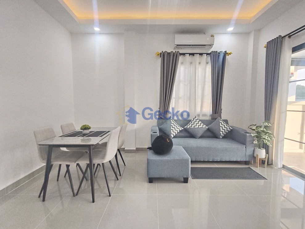 3 Bedrooms House in Rattanakorn 18  Pattaya H013359 (Photo 3)