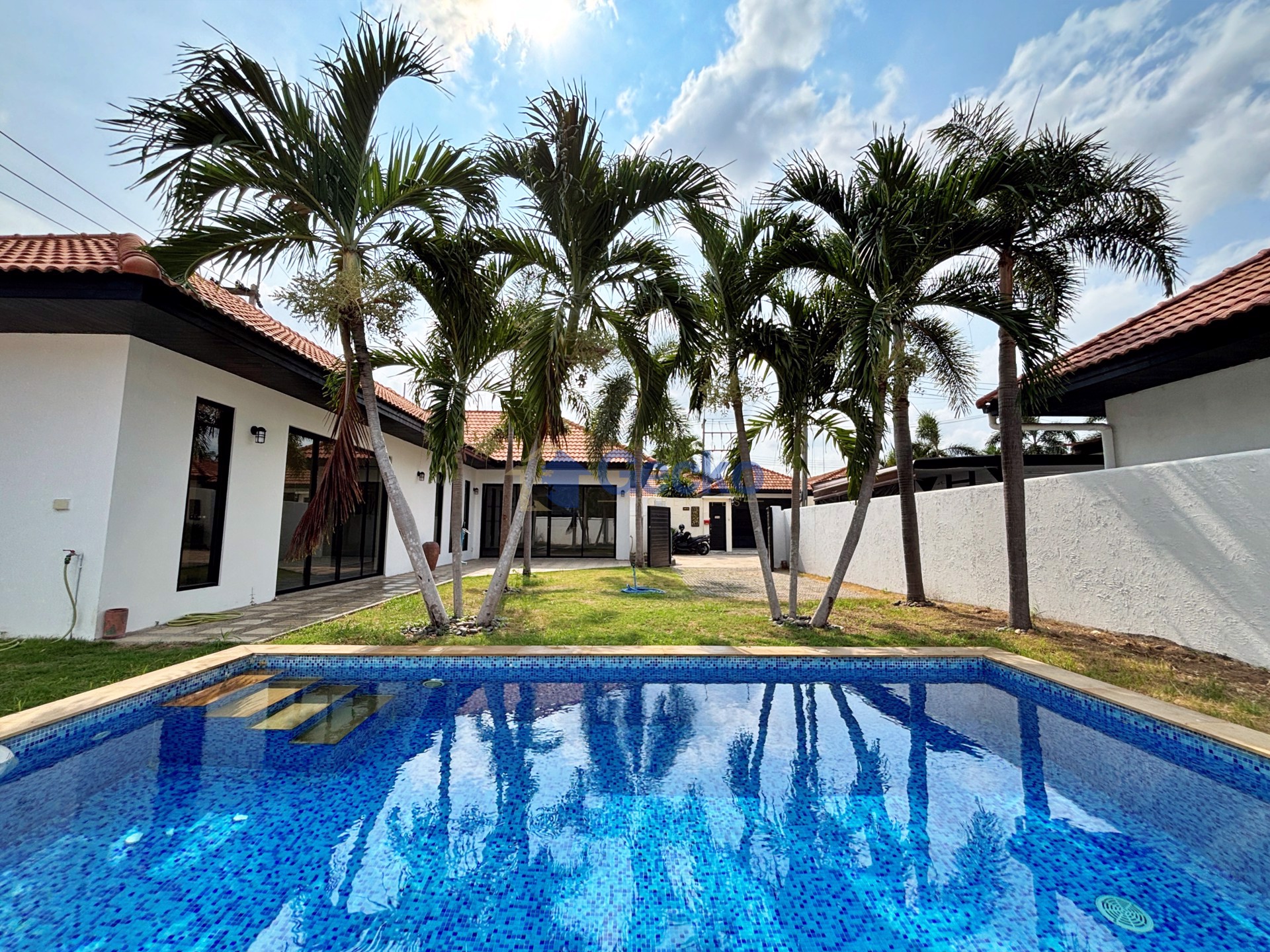2 Bedrooms House in Freeway Villas  East Pattaya H013387