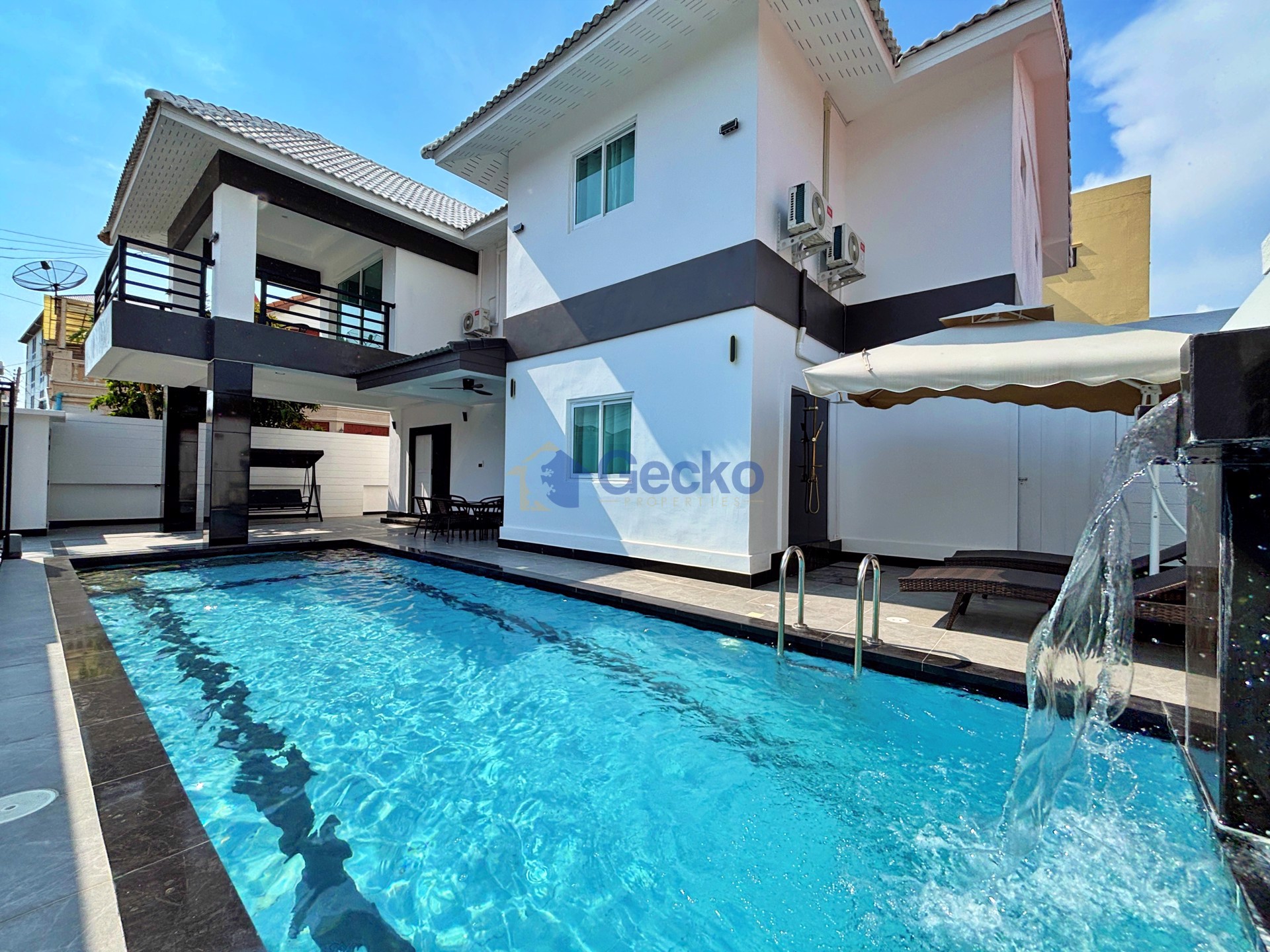 6 Bedrooms House in Pattaya Lagoon  South Pattaya H012667