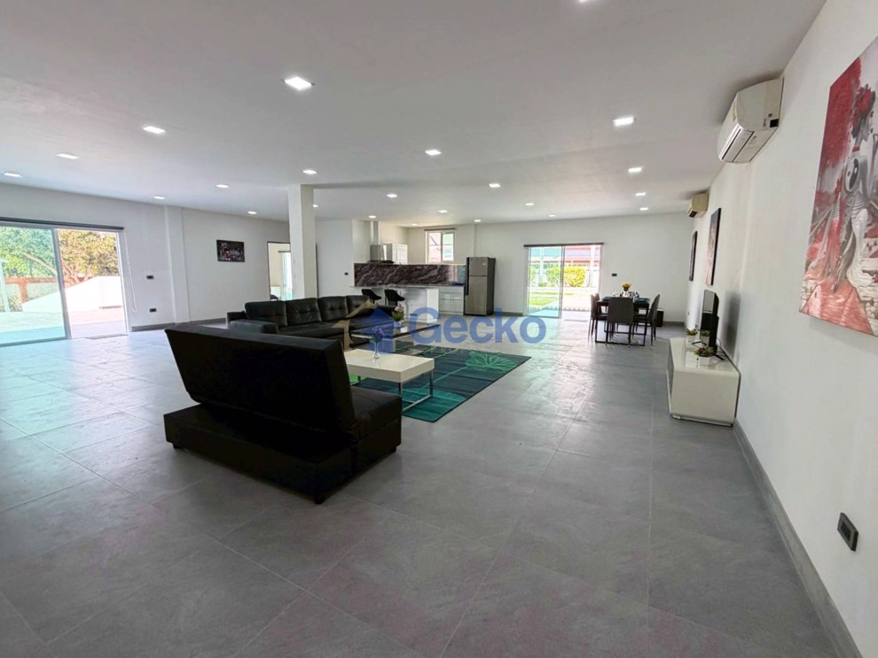 6 Bedrooms House  East Pattaya H013396 (Photo 4)