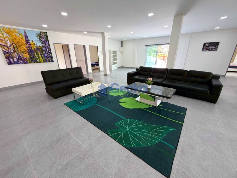 6 Bedrooms House  East Pattaya H013396 (Photo 3)