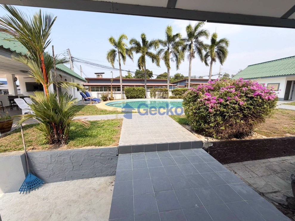 6 Bedrooms House  East Pattaya H013396 (Photo 1)