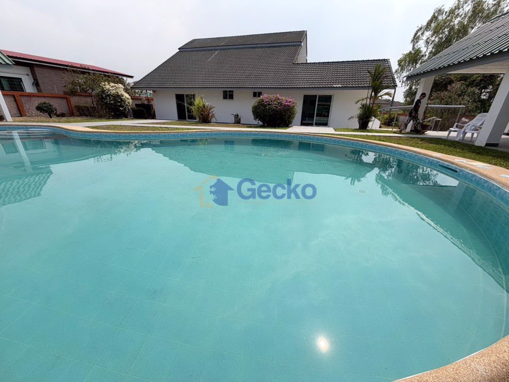 6 Bedrooms House  East Pattaya H013396 (Photo 2)
