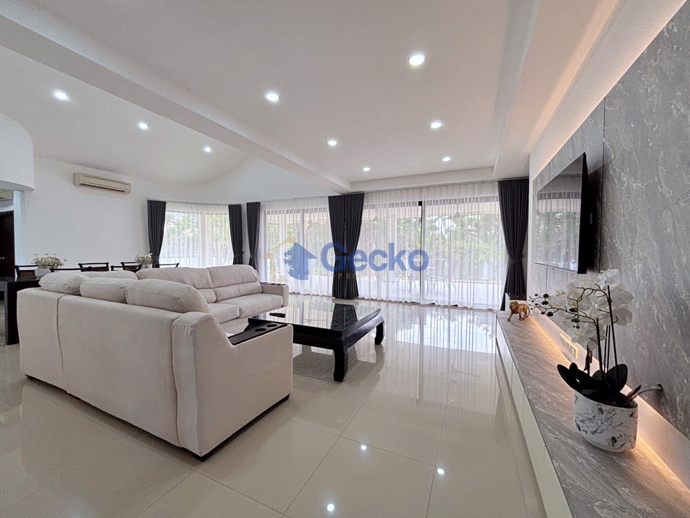 4 Bedrooms House  East Pattaya H013405 (Photo 4)