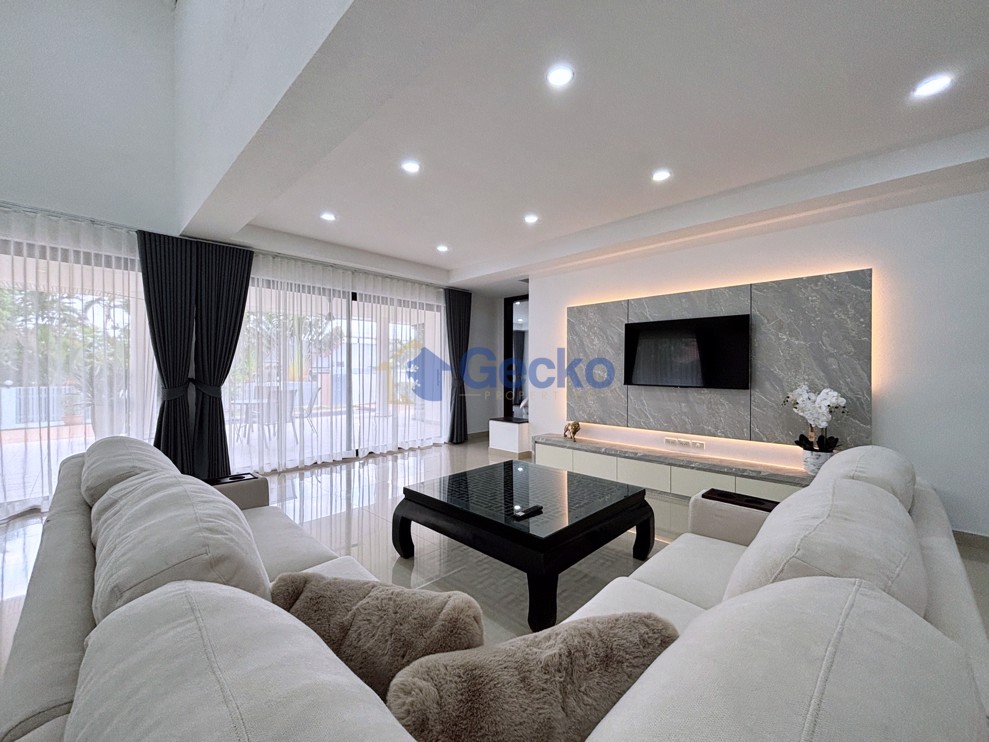 4 Bedrooms House  East Pattaya H013405 (Photo 2)