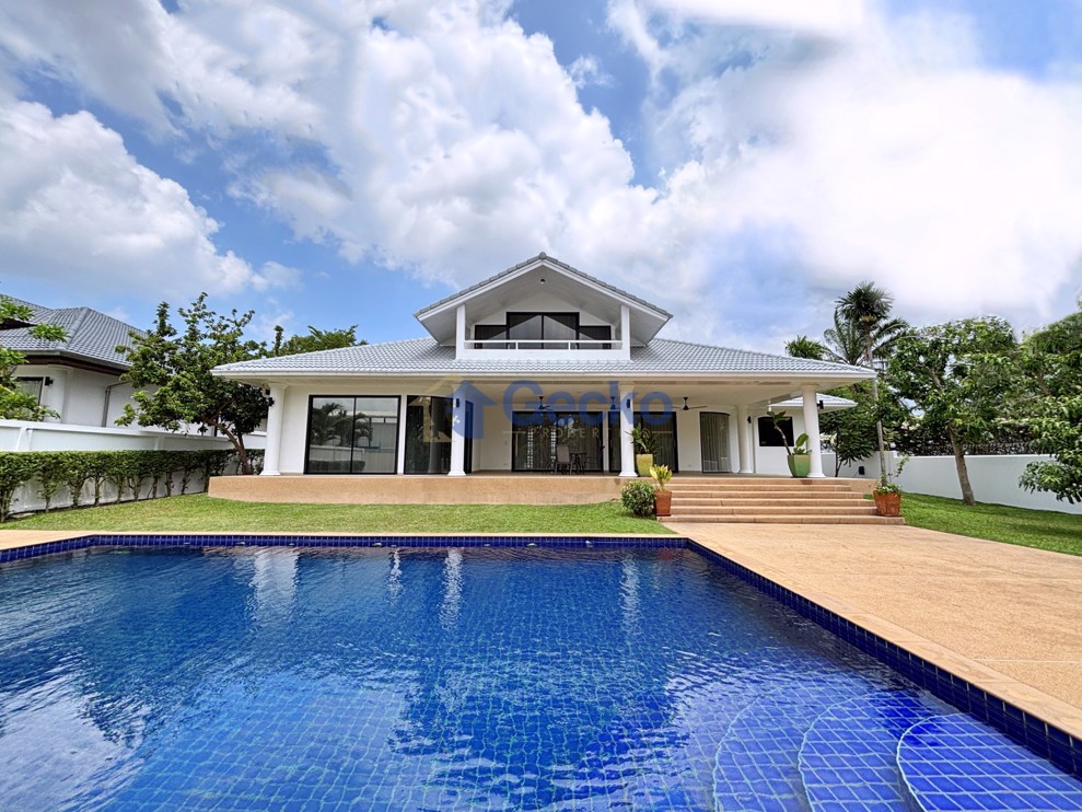 4 Bedrooms House  East Pattaya H013405 (Cover Photo)