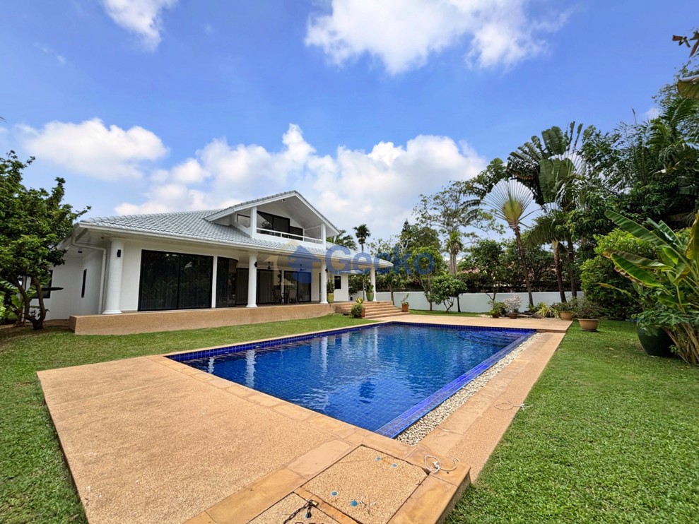 4 Bedrooms House  East Pattaya H013405 (Photo 1)
