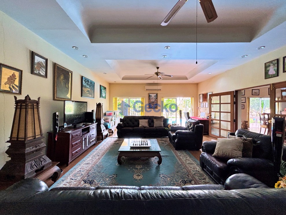 4 Bedrooms House  East Pattaya H007200 (Photo 4)