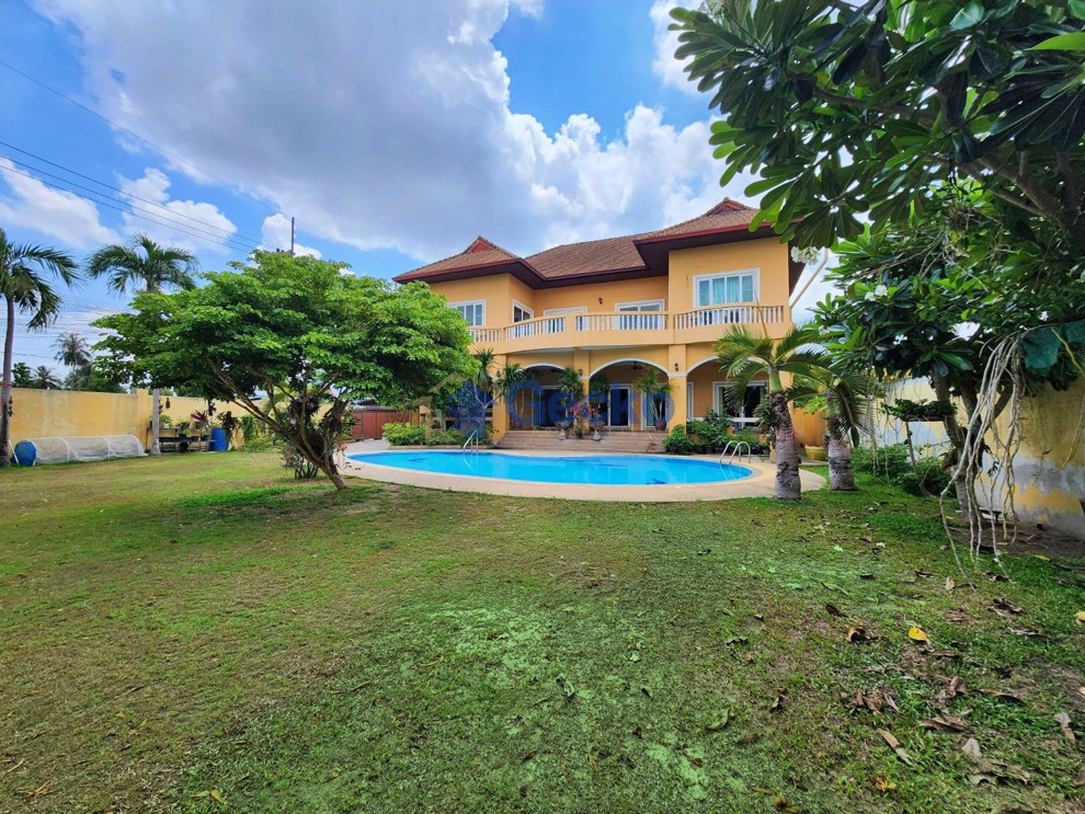 4 Bedrooms House  East Pattaya H007200 (Cover Photo)