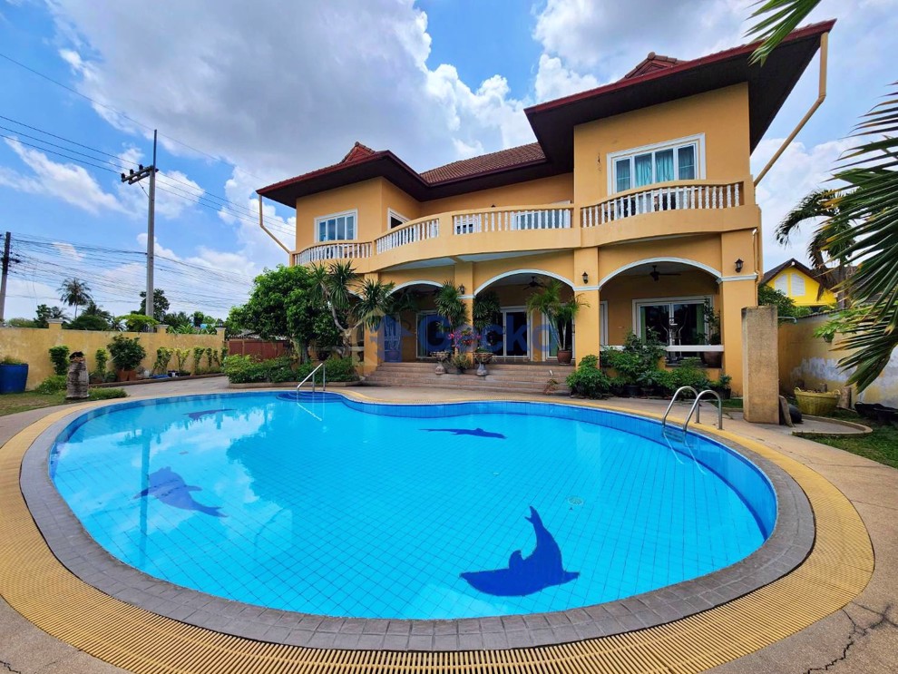 4 Bedrooms House  East Pattaya H007200 (Photo 1)