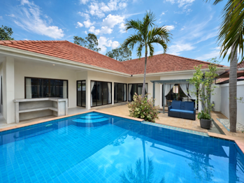 3 Bedrooms House in Lalique Residences  Huay Yai H013430