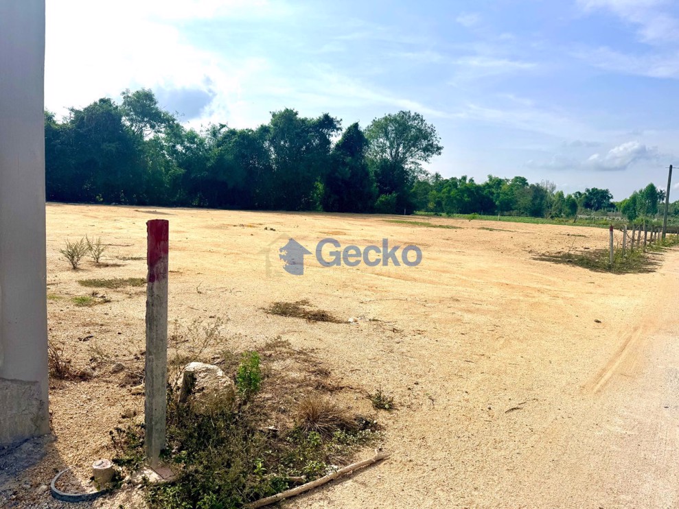 Land available in Huay Yai L013431 (Photo 2)