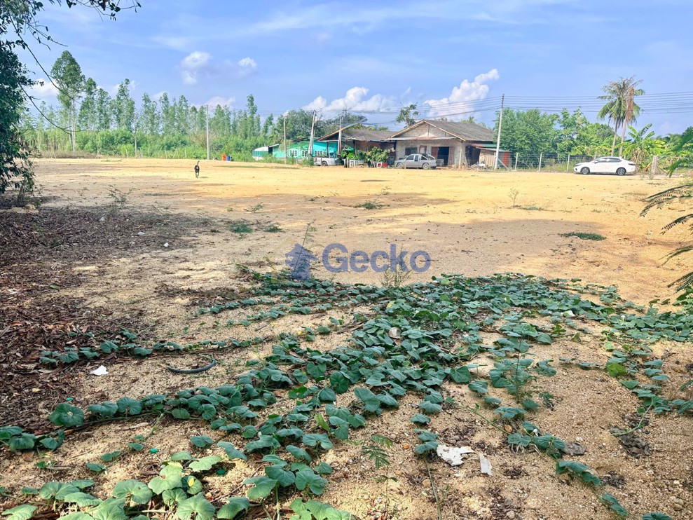 Land available in Huay Yai L013431 (Photo 3)