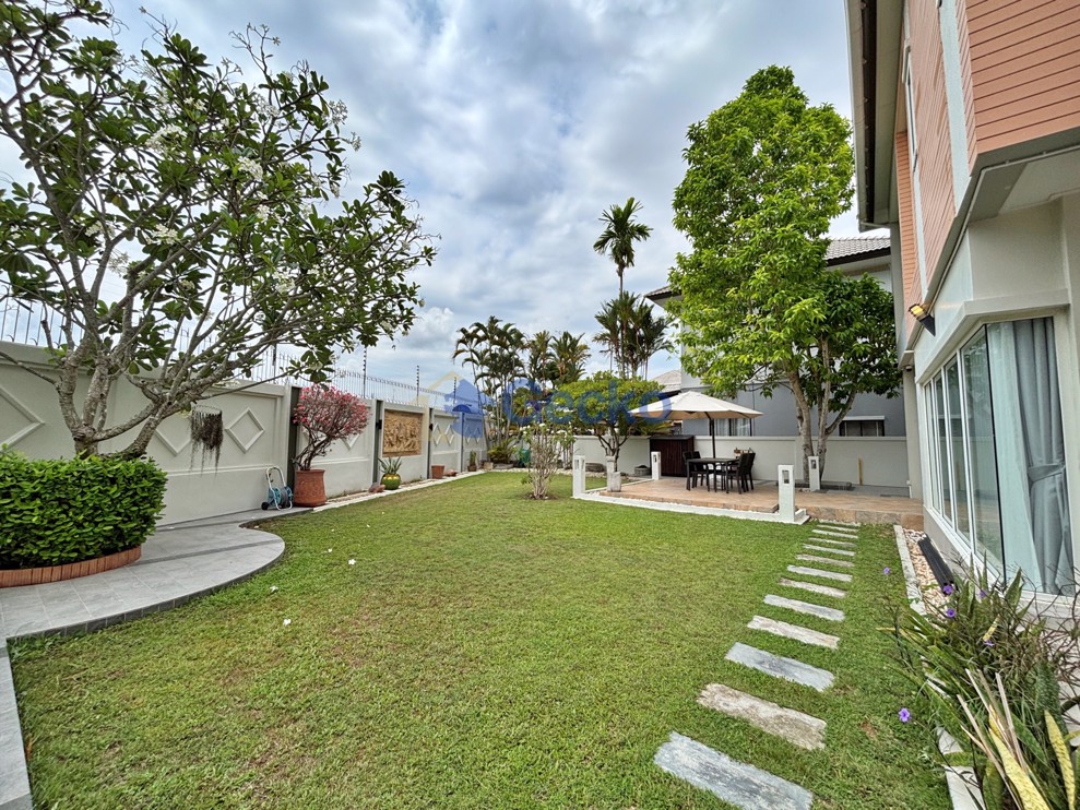 3 ห้องนอน บ้าน in Patta Village  พัทยาตะวันออก H013445 (Photo 2)