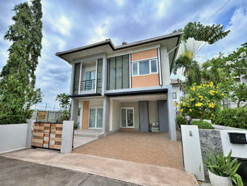 3 Bedrooms House in Patta Village  East Pattaya H013445