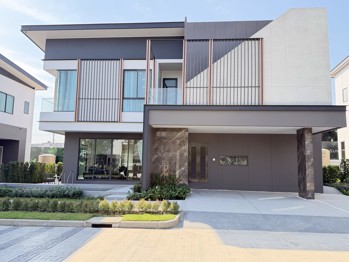 4 Bedrooms House in REKHA Pattaya - Motorway  East Pattaya H012906